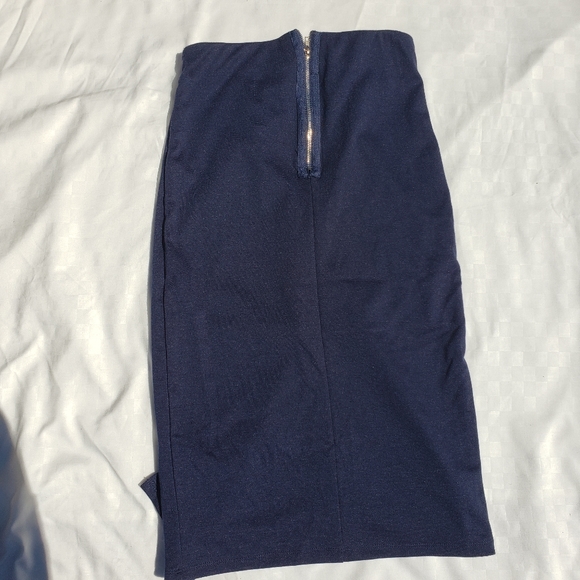 Pencil Skirt with slit - Picture 2 of 3